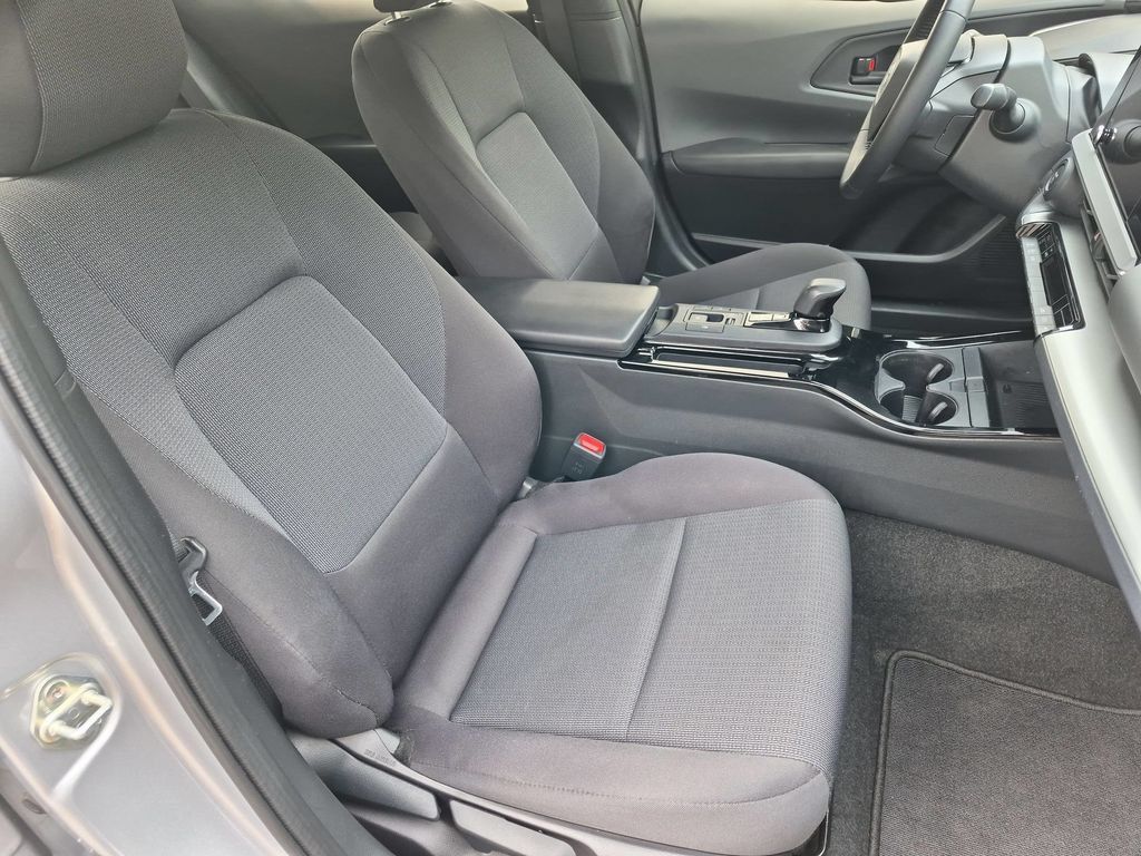 Used 2025 Toyota Prius LE FWD image 22