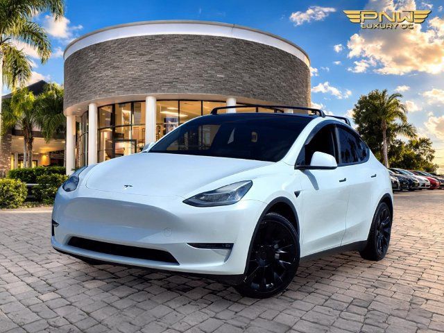 Used 2021 Tesla Model Y Long Range AWD/4WD image 1