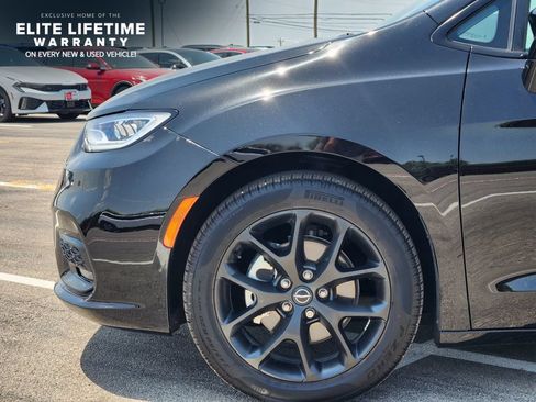 Used 2026 Chrysler Pacifica Select w/ S Appearance Package FWD image 8