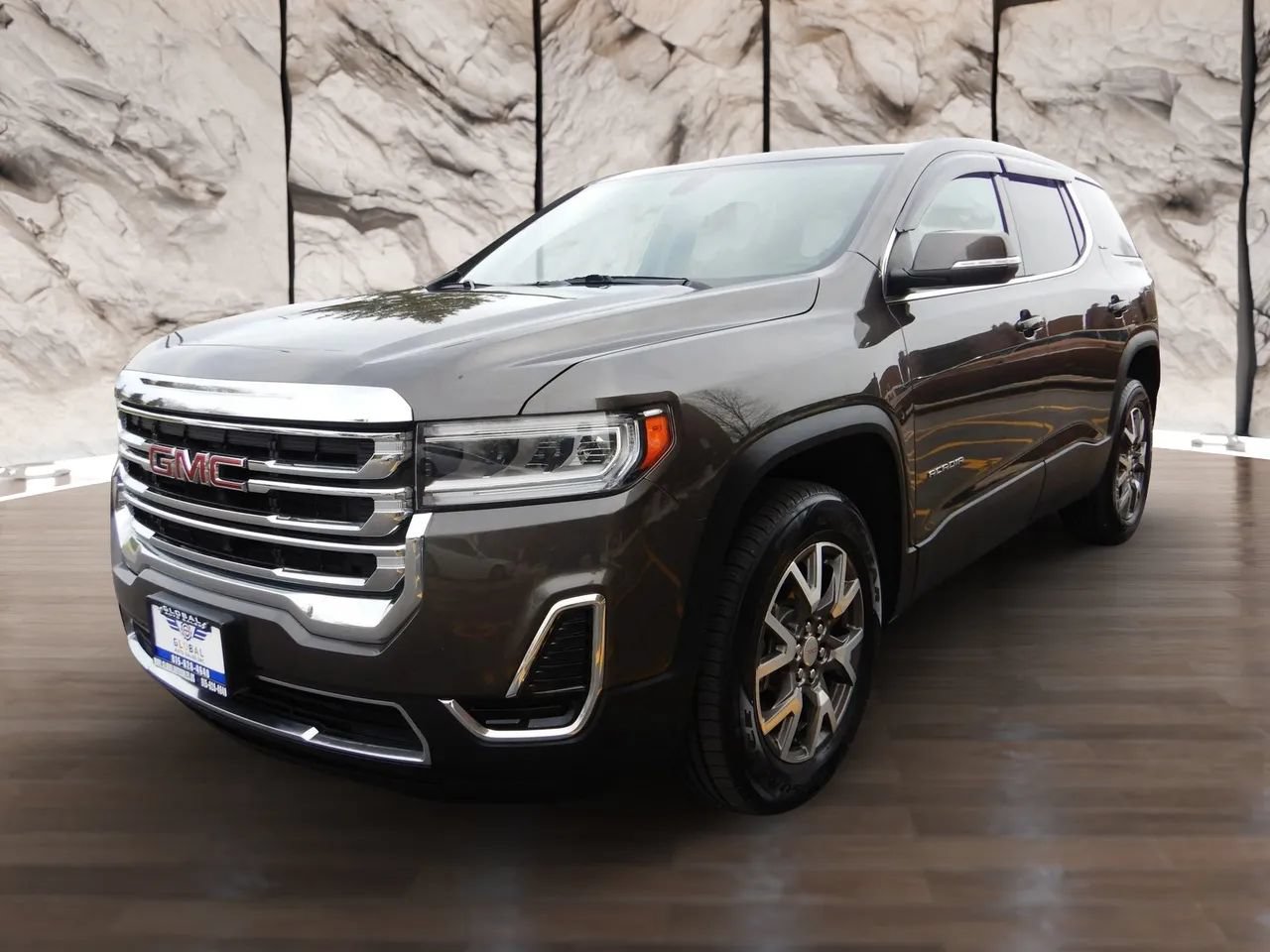 Used 2020 GMC Acadia SLE AWD/4WD image 1