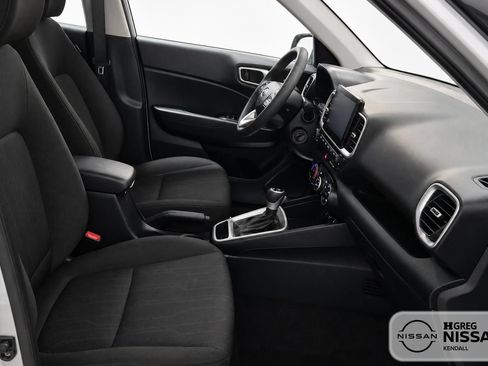 Used 2023 Hyundai Venue SE FWD image 10