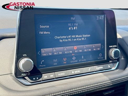Used 2025 Nissan Rogue S FWD image 18