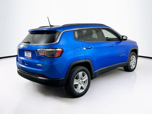 Used 2022 Jeep Compass Latitude w/ Sun and Sound Group AWD/4WD image 5