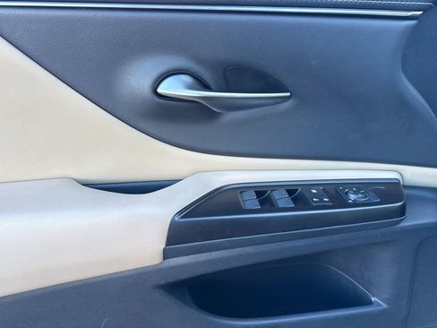 Used 2019 Lexus ES 350 350 w/ Accessory Package image 12