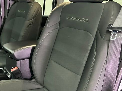 Used 2019 Jeep Wrangler Unlimited Sahara w/ Safety Group image 17