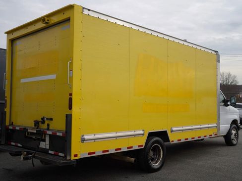 Used 2024 Ford E-350 and Econoline 350 Super Duty w/ Driver's Safety Package RWD image 4