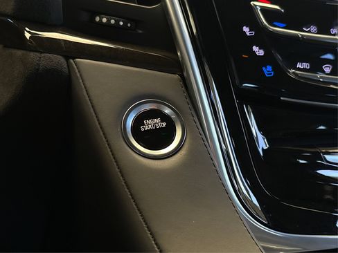 Used 2020 Cadillac Escalade Platinum RWD image 29