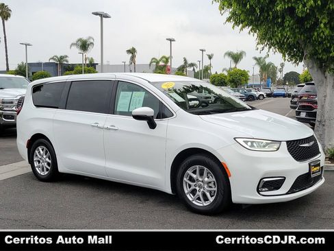 Used 2023 Chrysler Pacifica Touring-L image 1