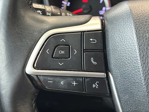 Used 2022 Toyota Highlander LE FWD image 35