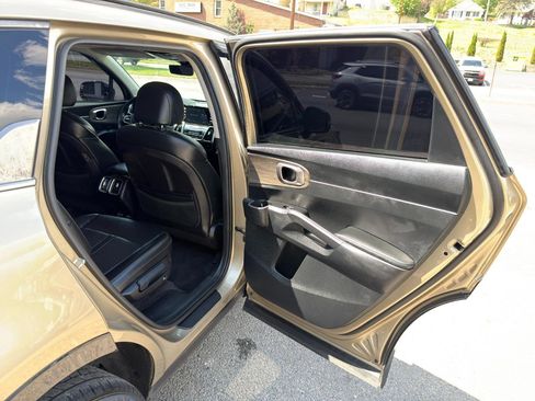 Used 2021 Kia Sorento EX image 19