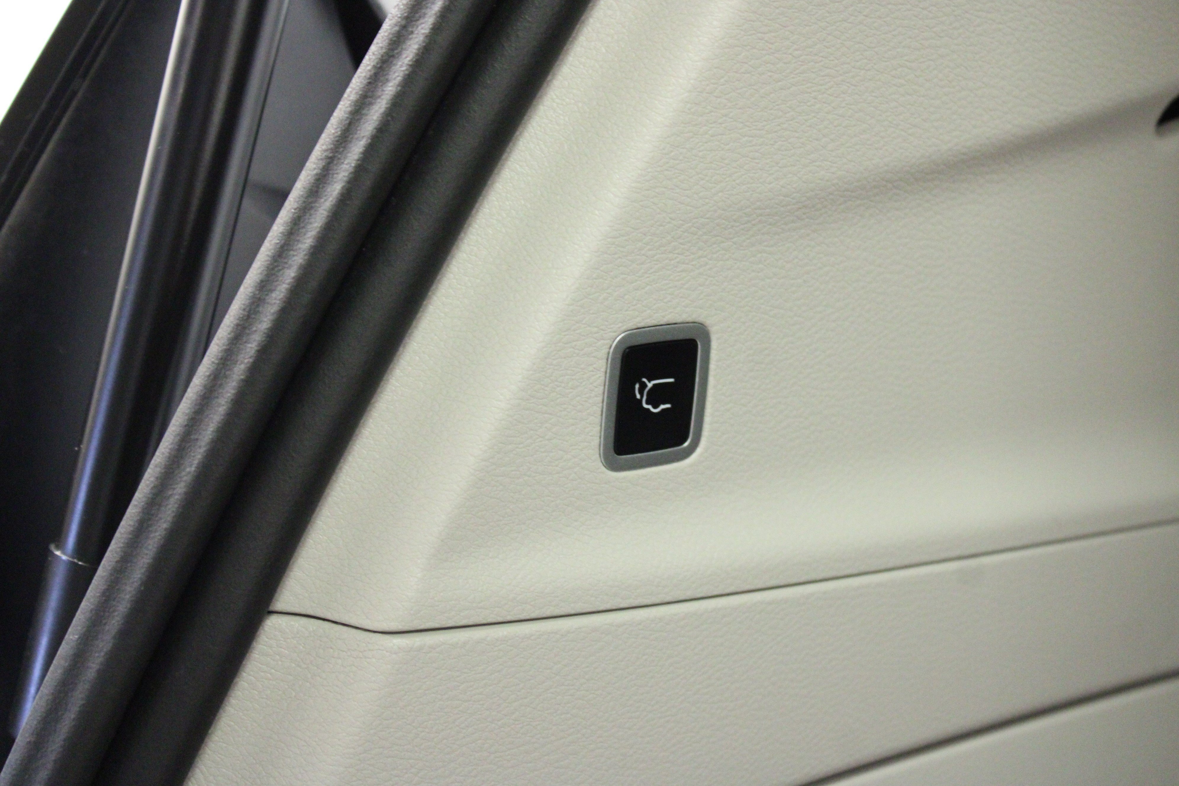 Used 2024 Chrysler Pacifica Touring-L FWD image 16
