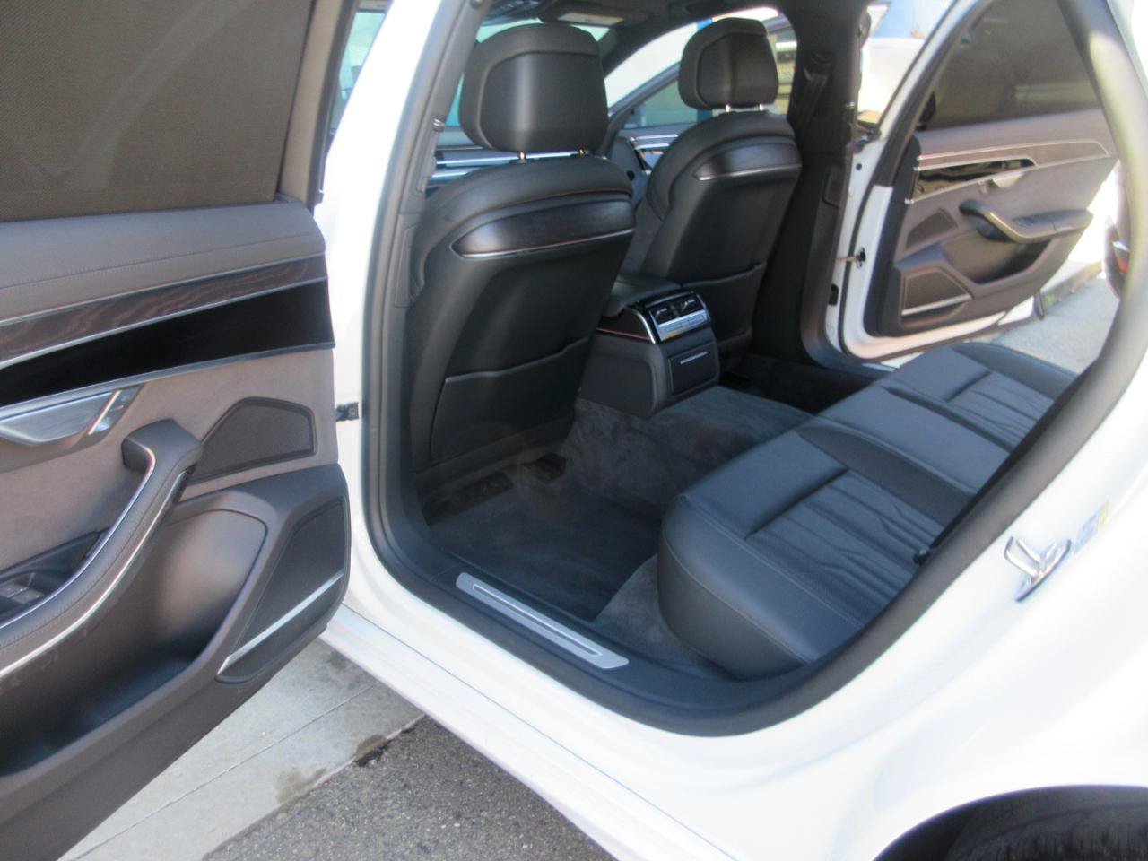 Used 2025 Audi A8 L 3.0T w/ EXECUTIVE PACKAGE w/ Executive Package AWD/4WD image 39
