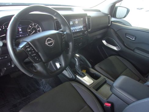 Used 2024 Nissan Frontier SV w/ SV Convenience Package image 11