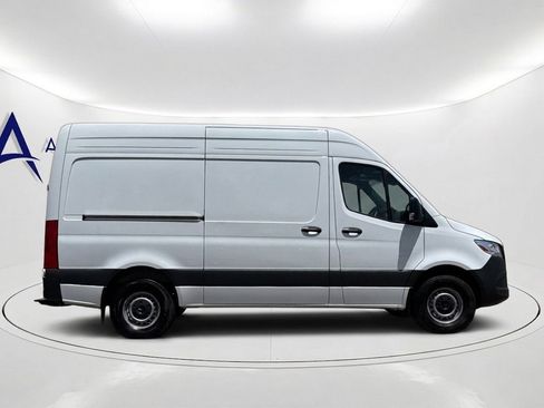 Used 2024 Mercedes-Benz Sprinter 2500 image 7