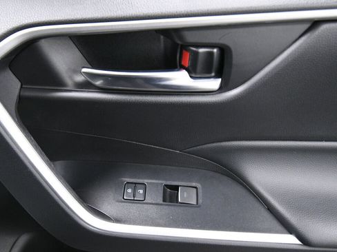 Used 2022 Toyota RAV4 XLE Premium image 29