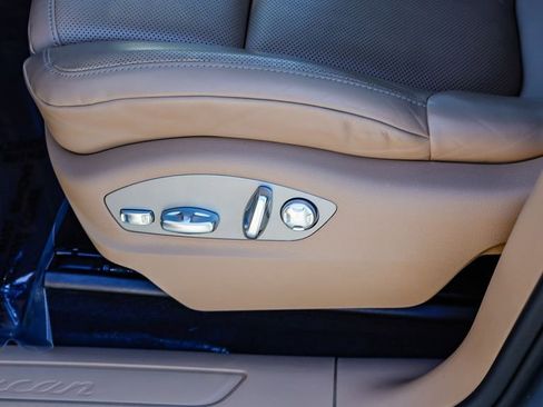 Used 2020 Porsche Macan image 23