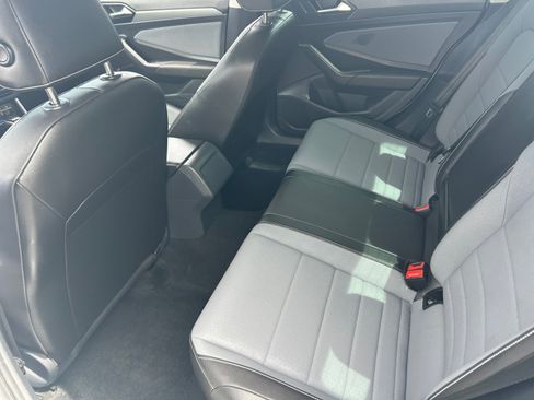 Used 2025 Volkswagen Jetta SE w/ Sunroof Package FWD image 17