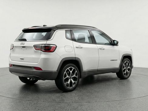 Used 2025 Jeep Compass Limited image 9