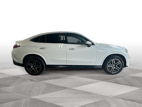 Used 2025 Mercedes-Benz GLC 300 4MATIC w/ AMG Line image 9