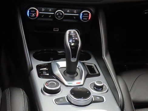 Used 2024 Alfa Romeo Giulia Veloce image 12