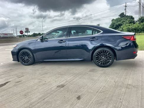 Used 2018 Lexus ES 350 w/ Ultra Luxury Package FWD image 4