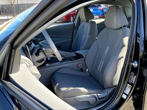 Used 2025 Hyundai Elantra Sport image 8