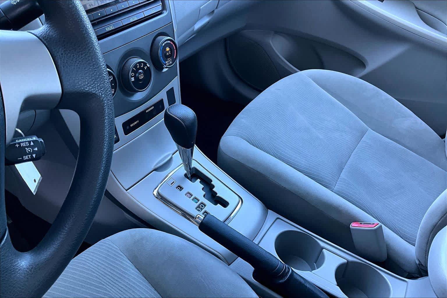 Used 2012 Toyota Corolla LE FWD image 17