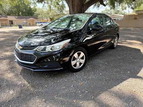 Used 2017 Chevrolet Cruze LS FWD image 1
