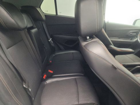 Used 2020 Chevrolet Trax LT w/ LT Convenience Package FWD image 19