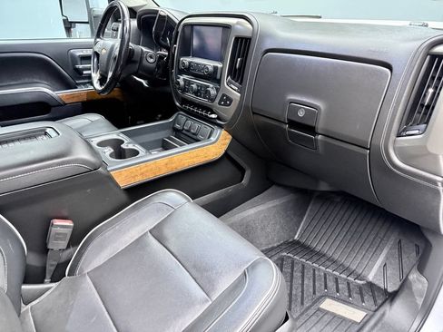Used 2019 Chevrolet Silverado 2500 High Country w/ Duramax Plus Package AWD/4WD image 11