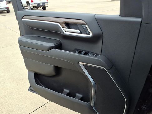 Used 2025 Chevrolet Silverado 1500 LT AWD/4WD image 15