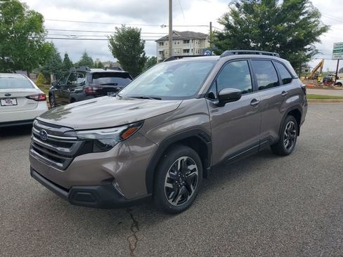 Used 2025 Subaru Forester Premium w/ Protection Package (1PH) image 5