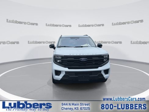 Used 2025 Ford Expedition Active AWD/4WD image 3