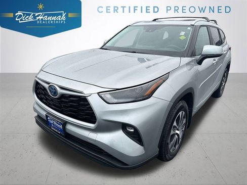 Certified 2023 Toyota Highlander XLE image 1