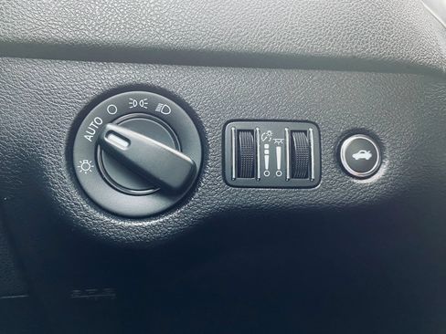 Used 2021 Dodge Charger SXT RWD image 13