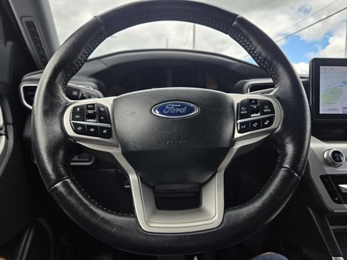Used 2022 Ford Explorer XLT w/ Equipment Group 202A AWD/4WD image 19