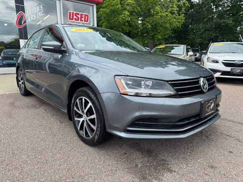 Used 2017 Volkswagen Jetta SE FWD image 2
