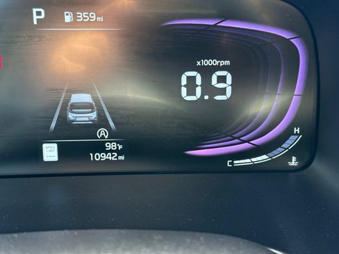 Used 2025 Kia Soul LX w/ LX Technology Package FWD image 11