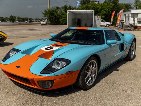Used 2006 Ford GT RWD image 6