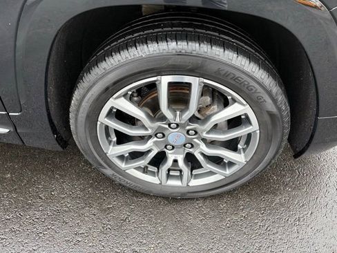 Used 2024 GMC Terrain Denali w/ Denali Premium Package AWD/4WD image 9