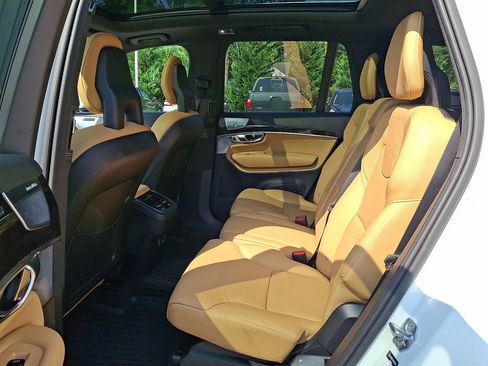 Used 2018 Volvo XC90 T6 Momentum w/ Convenience Package AWD/4WD image 10
