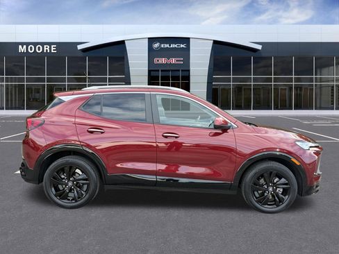 Used 2024 Buick Encore GX Sport Touring FWD image 2