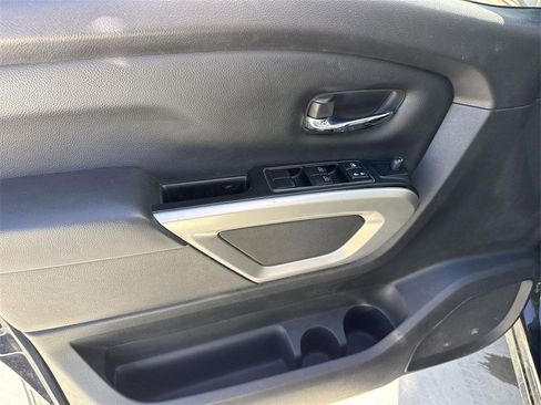 Used 2023 Nissan Titan SV image 19