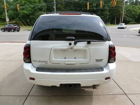 Used 2009 Chevrolet TrailBlazer LT w/ Skid Plate Package AWD/4WD image 8