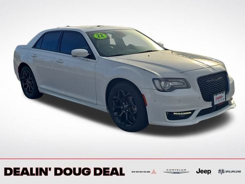 Used 2022 Chrysler 300 Touring L w/ Popular Equipment Group image 8