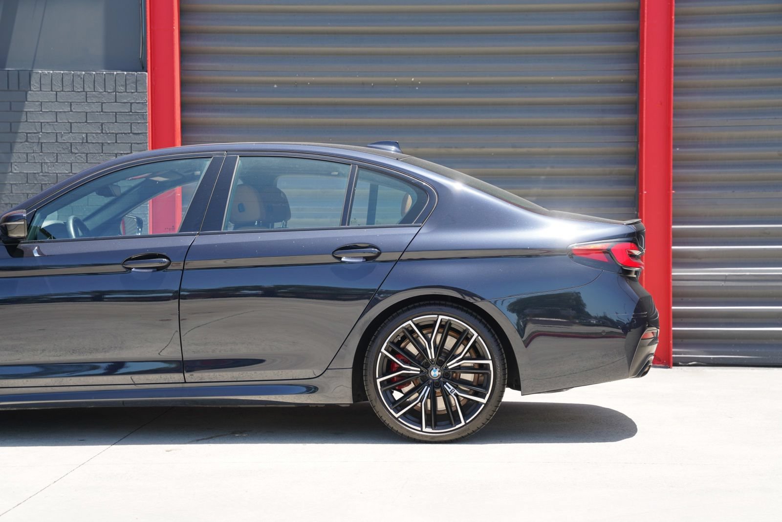 Used 2023 BMW 540i w/ M Sport Package RWD image 3