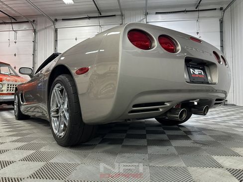 Used 2000 Chevrolet Corvette Coupe w/ Memory Pkg RWD image 30