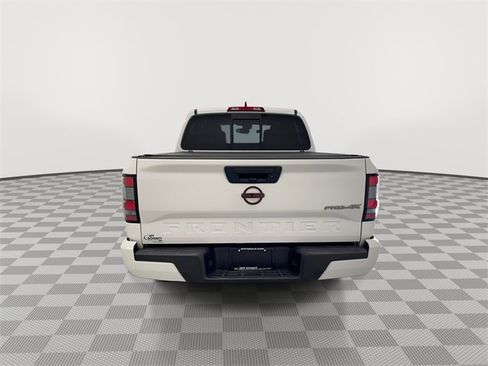 Used 2022 Nissan Frontier PRO-4X image 9