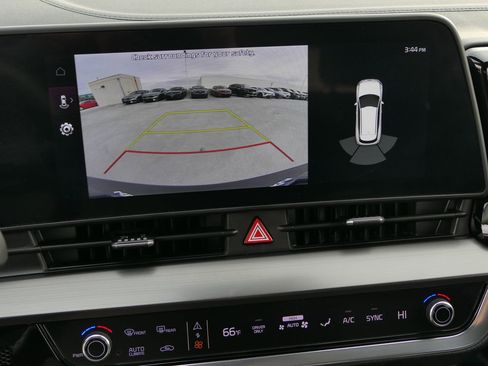 Used 2024 Kia Sportage EX image 19