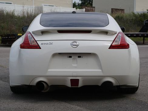 Used 2016 Nissan 370Z Coupe RWD image 8